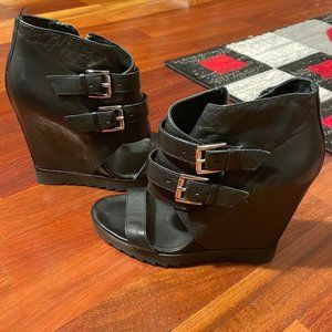 Ash Women’s High-top black tip toe